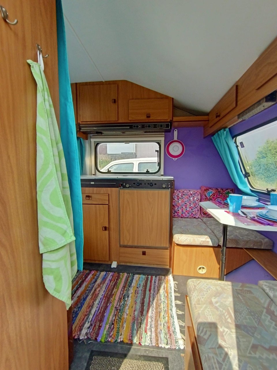 Mooie gepimpte retro Avento met voortent en luifel