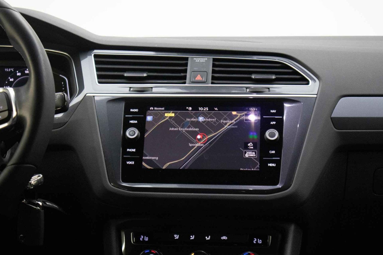 Volkswagen  Tiguan 1.5 TSI ACT Highline Business R | 20 Inch | Led |
