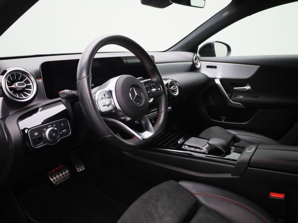 Mercedes-Benz A-Klasse 180 business solution amg | automaat | half leder | 