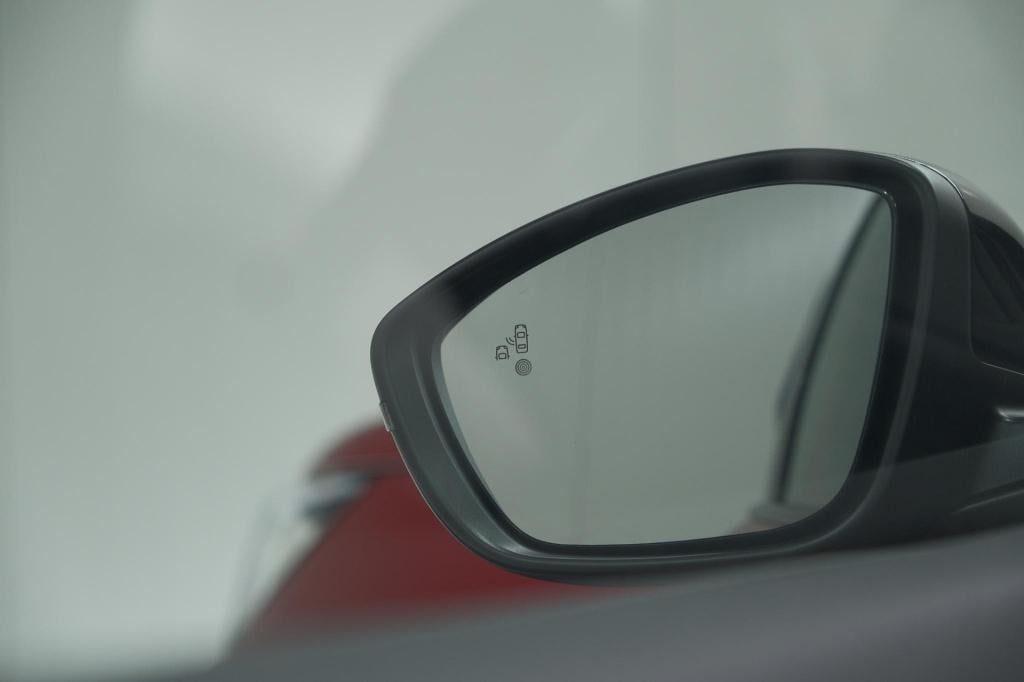 Peugeot 2008 puretech 130 eat8 gt | 360 camera | stoelmassage | adaptieve c