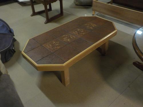 Salontafel met plavuizen in zeer goede staat 15 euro