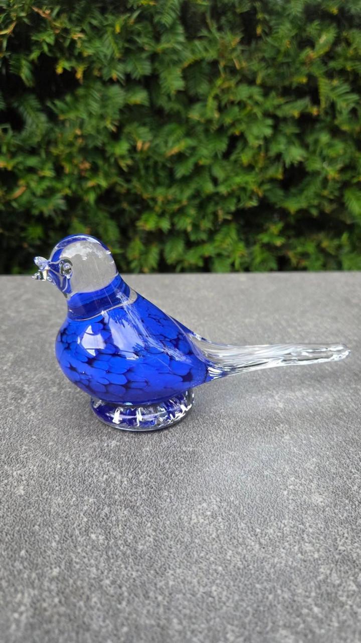 Prachtig handgeblazen massief glazen vogelbeeldje van glaskunstenaar Peter