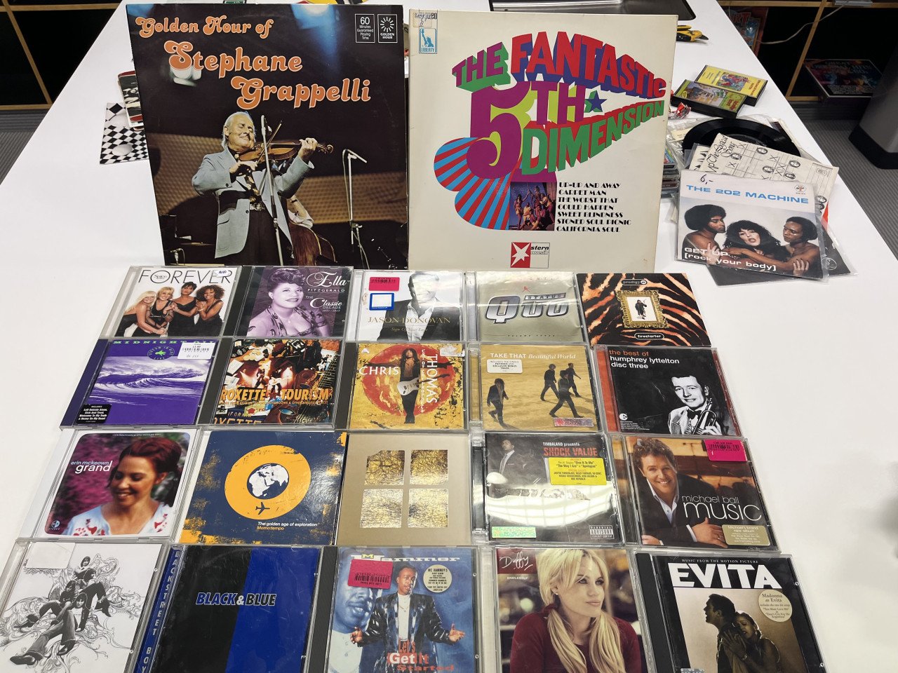 Deze cd’s en meer voor maar 1 euro 🤯 per stuk. ‘79 gaat stoppen.