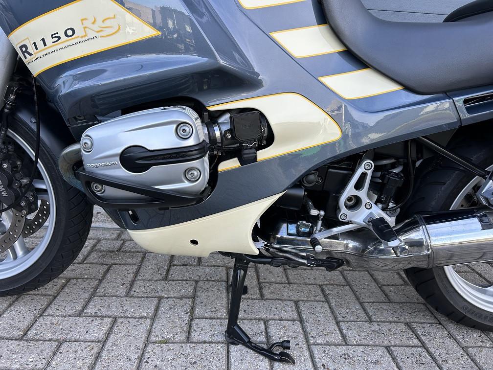 Puntgave BMW R1150RS uit 2003 met slechts 50dkm, kofferset etc, €2250,-