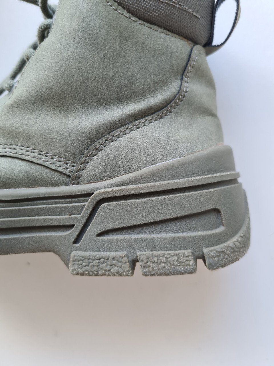 Zara kaki groene half hoge veter/ rits sneackers  Maat 31