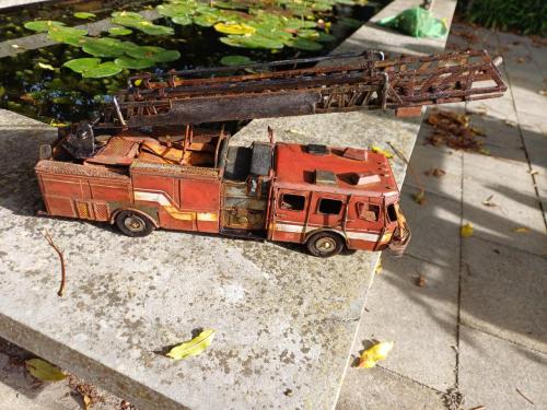 OUDE METALEN BRANDWEERAUTO