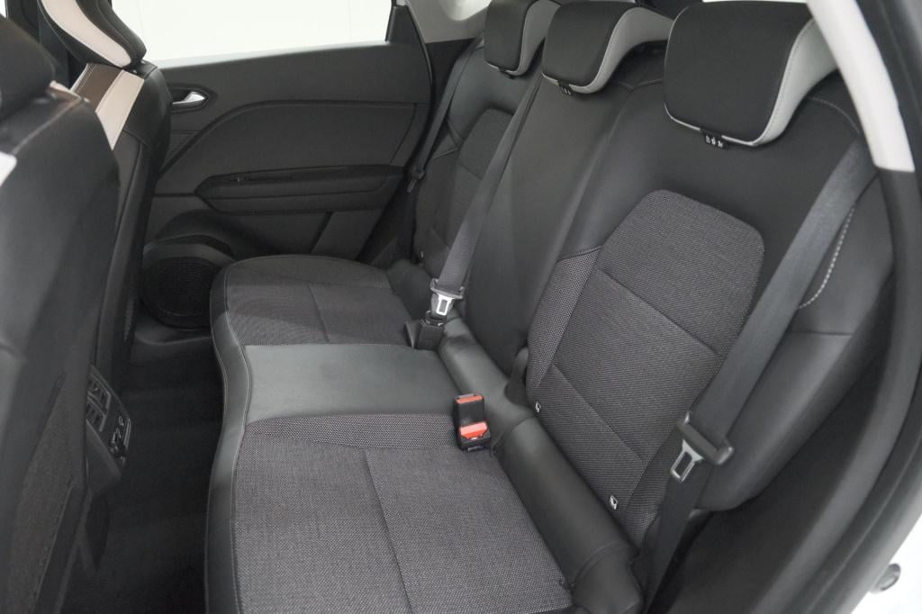 Renault Captur 1.6 e-tech hybrid 145 intens | trekhaak | camera | stoelverw