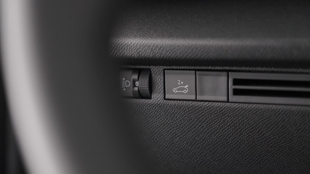 Citroen C4 X puretech 130 eat8 plus | camera | stoelverwarming | apple carp
