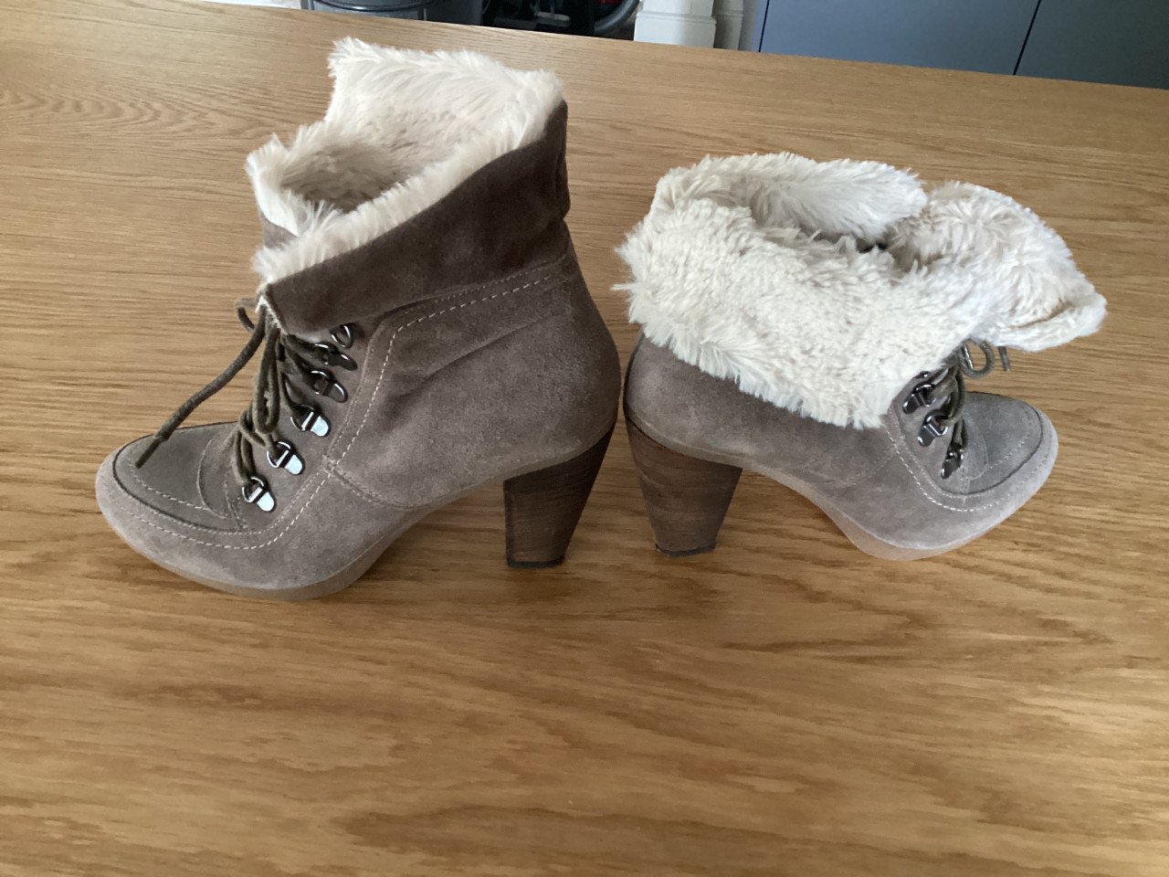 Hoge pumps enkellaarsjes met vacht maat 38 hoge hak nieuw GOES