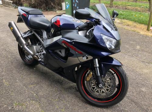 Honda CBR RR Fireblade 2001 in mooie kleurstelling