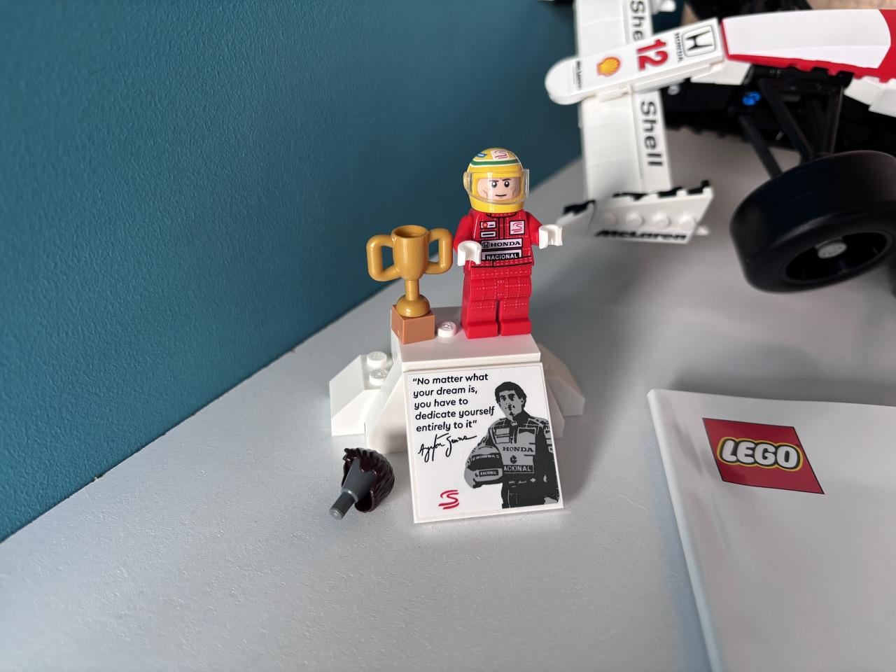 LEGO Icons 10330 - McLaren MP4/4 en Ayrton Senna