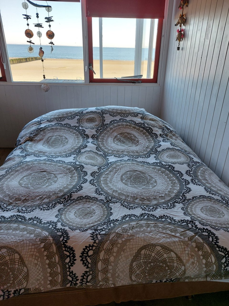 Te huur. slaapstrandhuisje