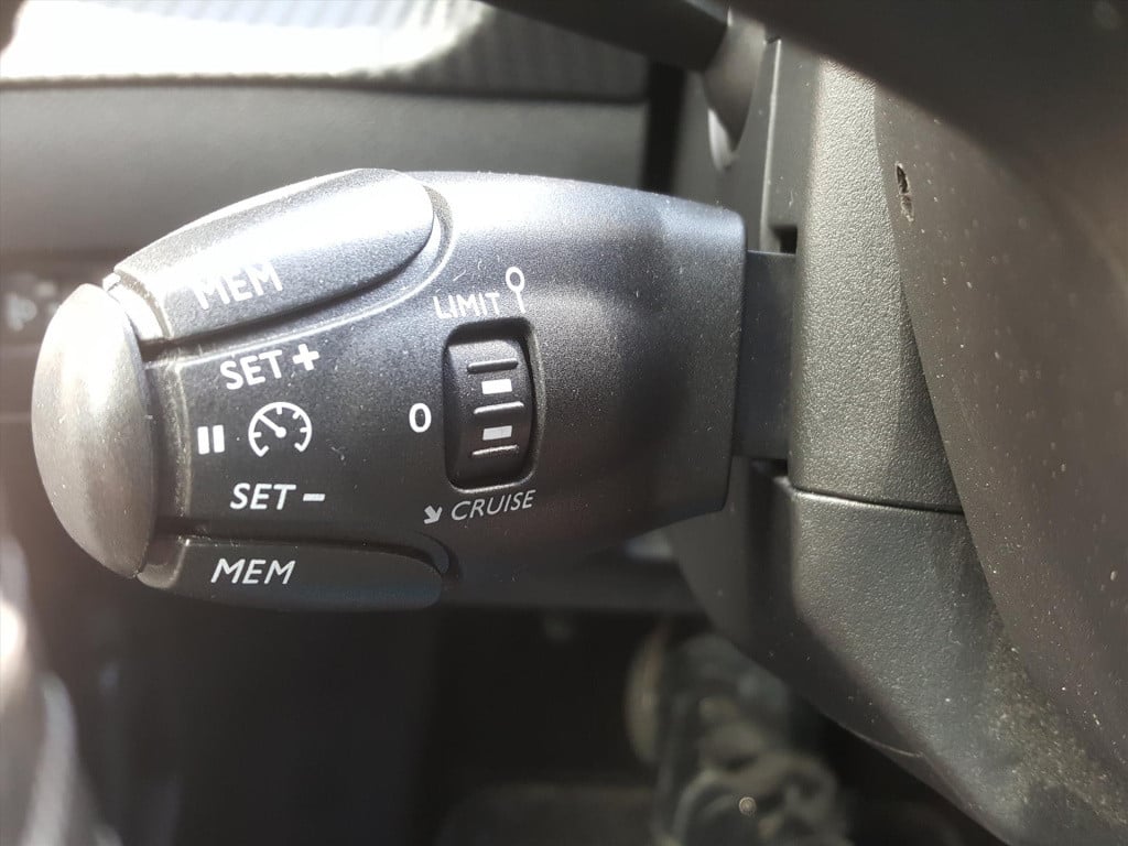 Peugeot 208 active pack 50kwh 136pk 1-fase 12% bijtelling cruise & climate 