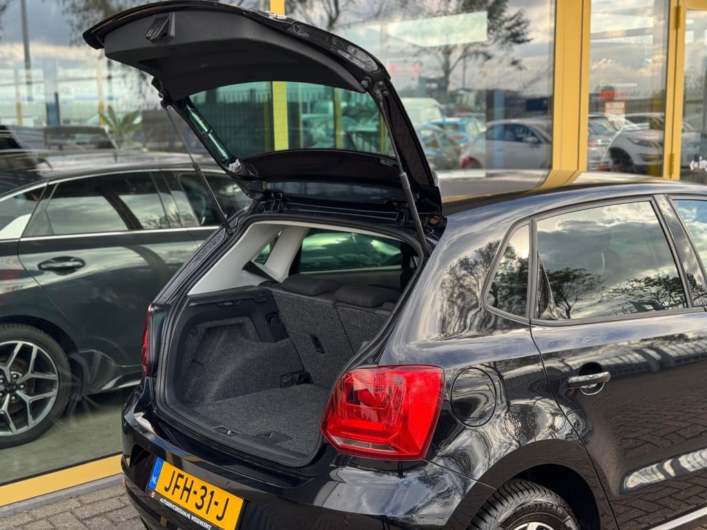 Volkswagen Polo 1.2 tsi automaat - lm velgen - pdc