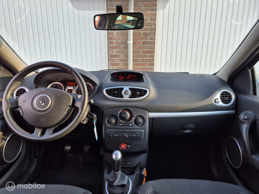 Renault Clio 1.2 authentique/ origineel nl / 5-deurs / cruisecontrol