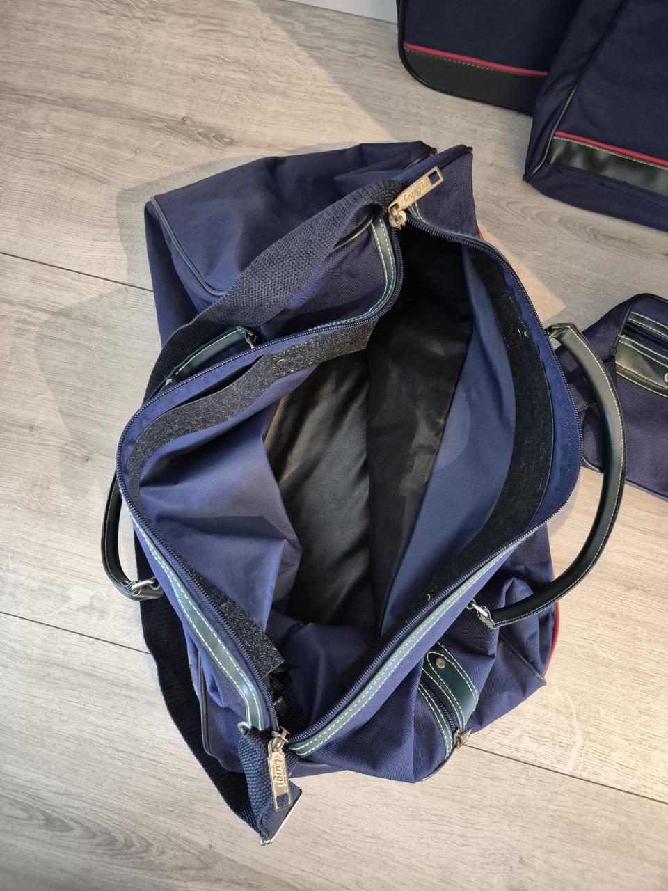 Set van 4 diverse tassen