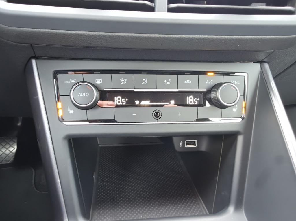 Volkswagen Polo 1.0 tsi highline business r | clima | acc | navi |apple car