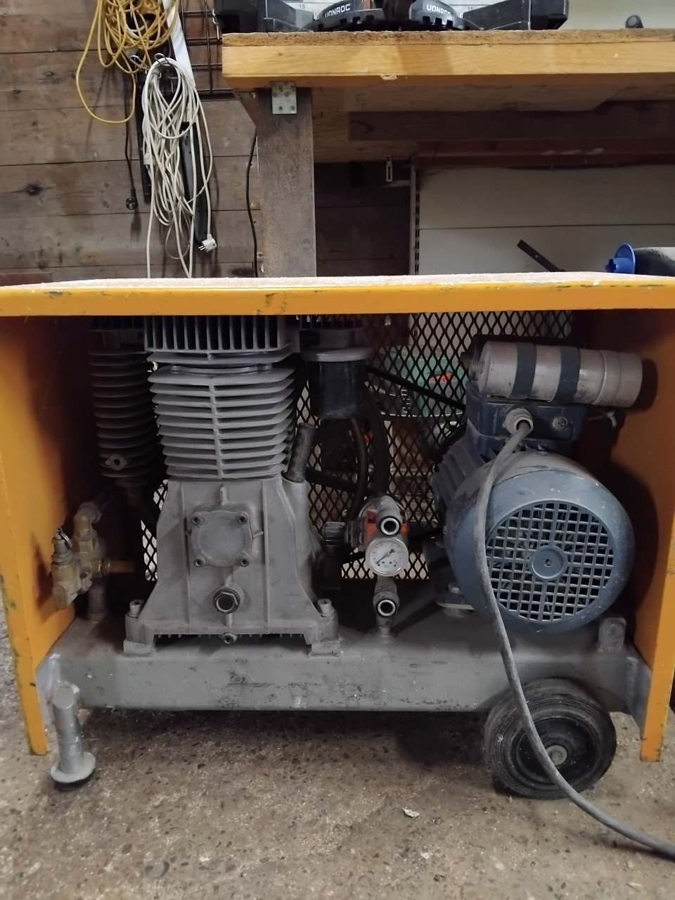 Tekoop  goed onderhouden compressor