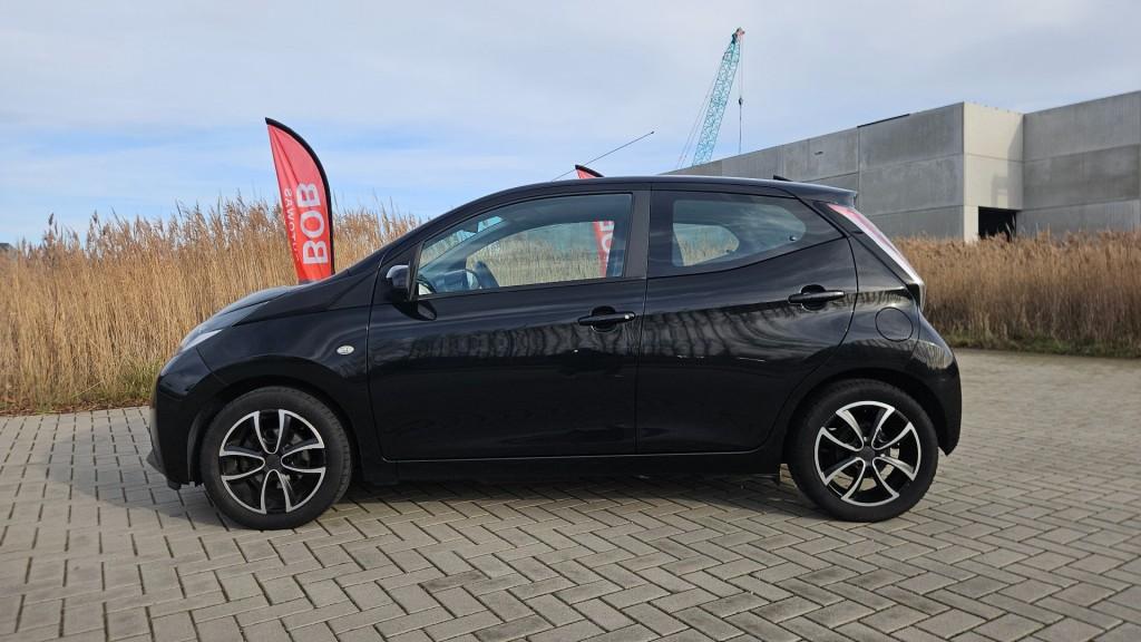 Toyota Aygo 1.0 vvt-i x-play / nl auto / nap / bj. 2015 / midnight black pe