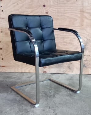 Armstoel zwart/chroom prijs per 6 stuks