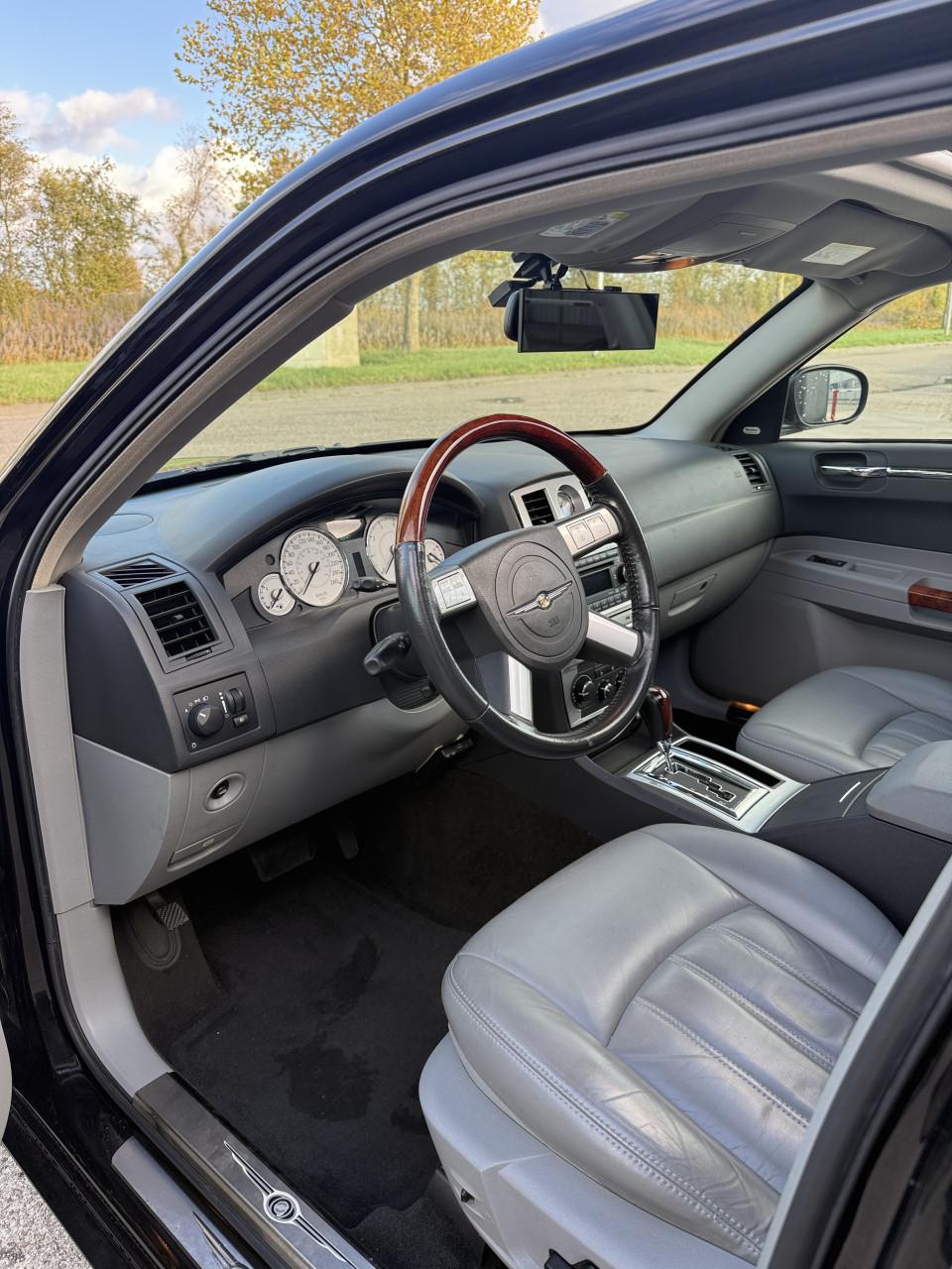 Crysler 300c 5.7 Hemi V8 - BTW auto - Youngtimer