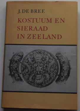 Kostuum en Sieraad in Zeeland - J. de Bree.