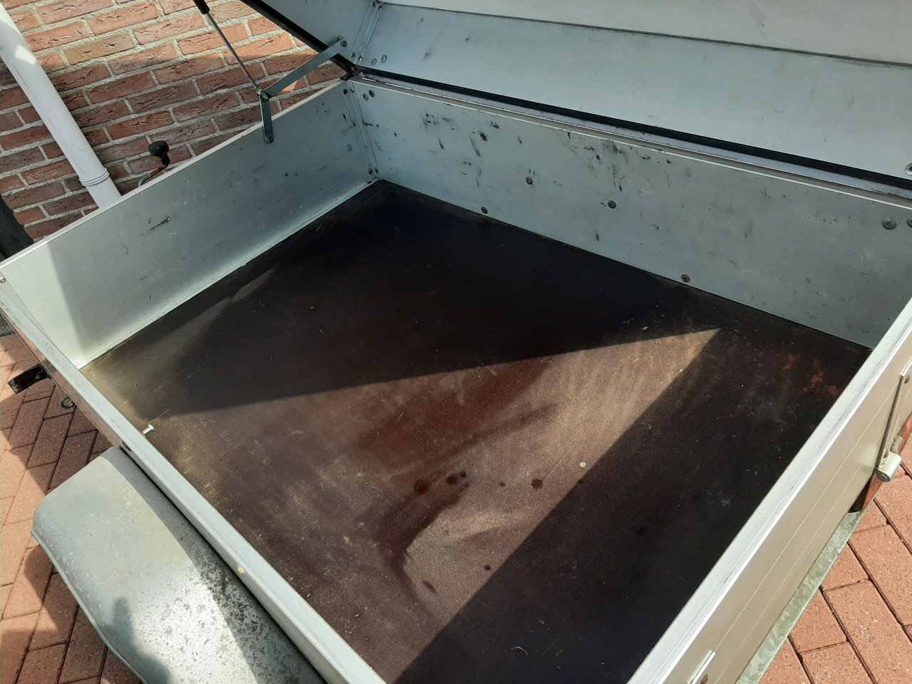 Te koop nette mooie aanhanger gesloten met klep