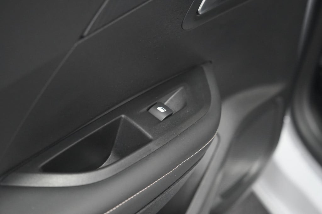 Peugeot 2008 puretech 130 eat8 allure | camera | navigatie | apple carplay 