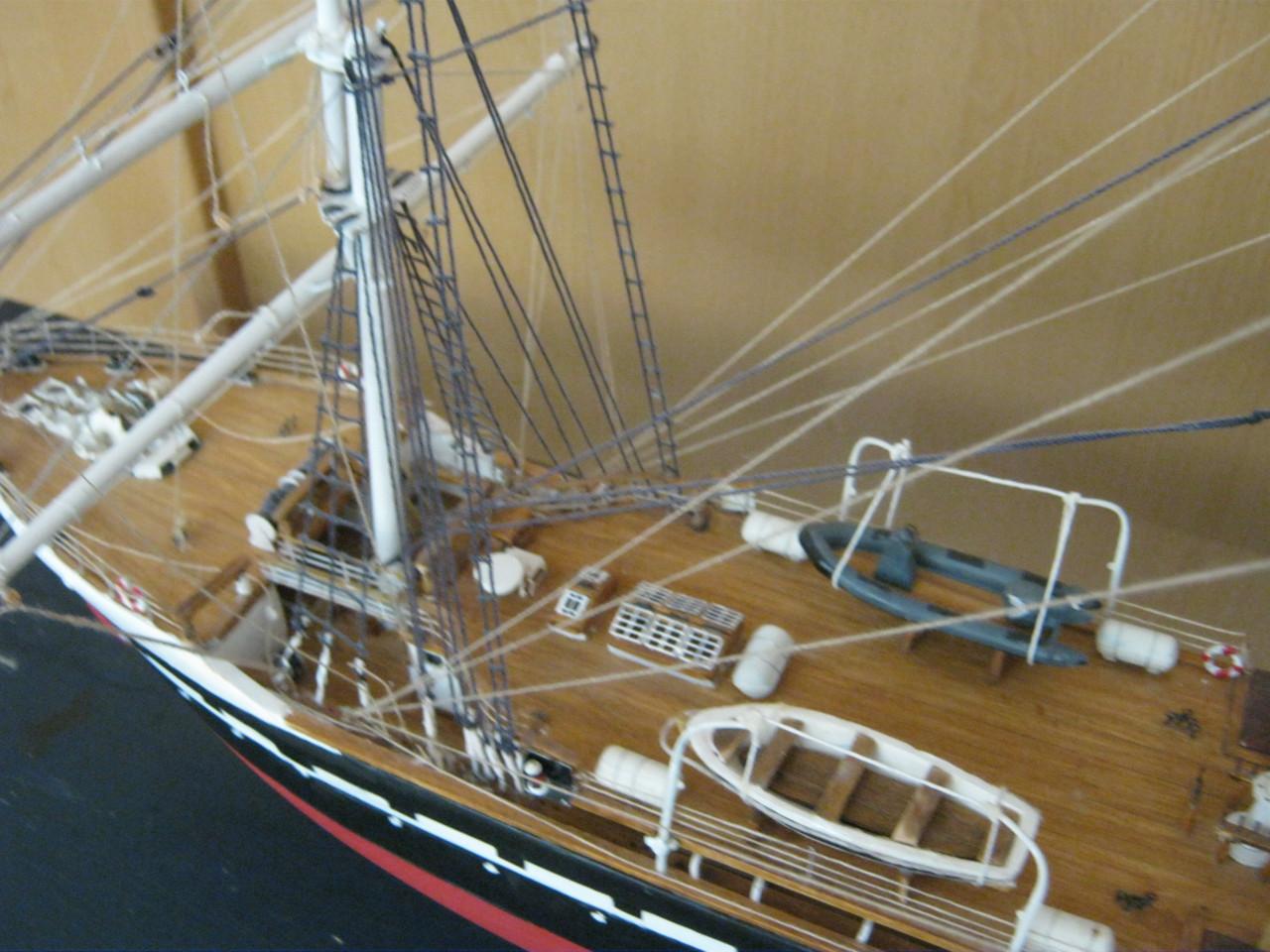 2 scheepsmodellen.