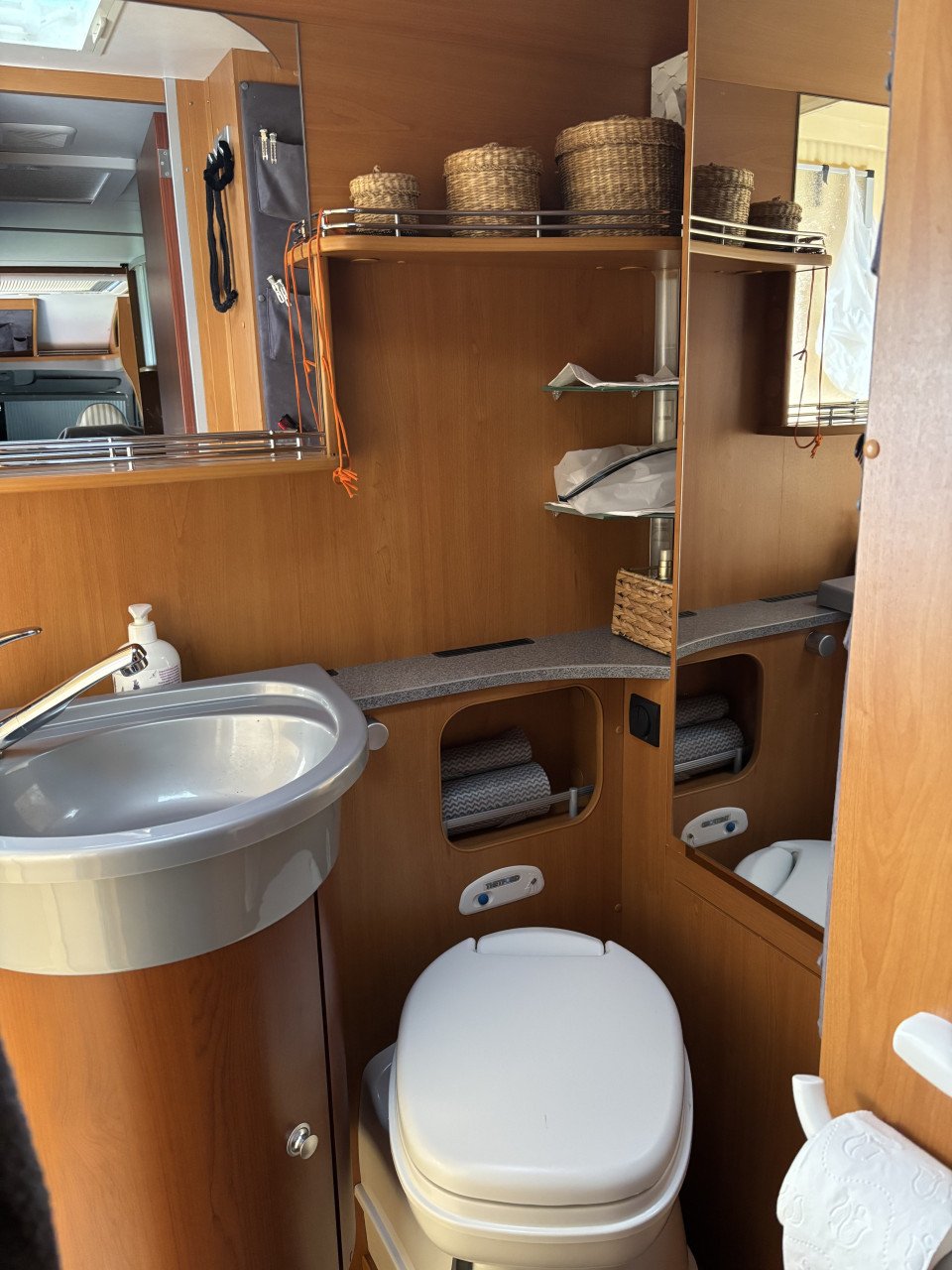 Camper Dethleffs Esprit RT 7014 enkele bedden