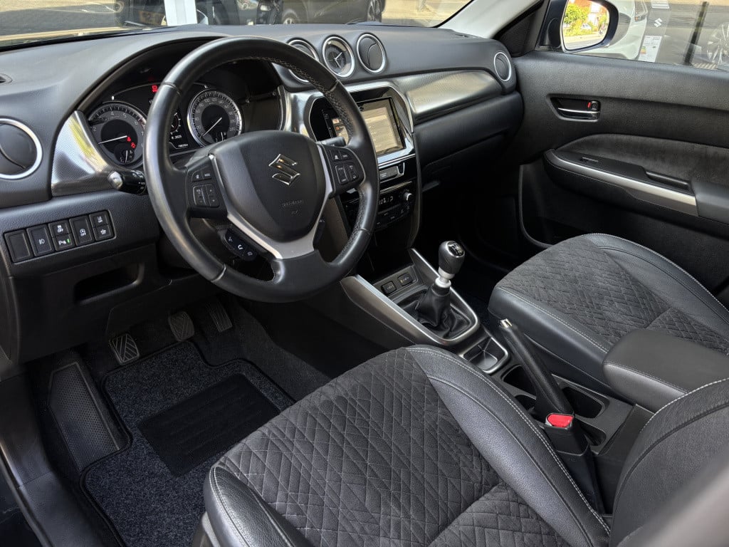 Suzuki Vitara 1.4 boosterjet style smart hybrid/trekhaak/all-seasonbanden