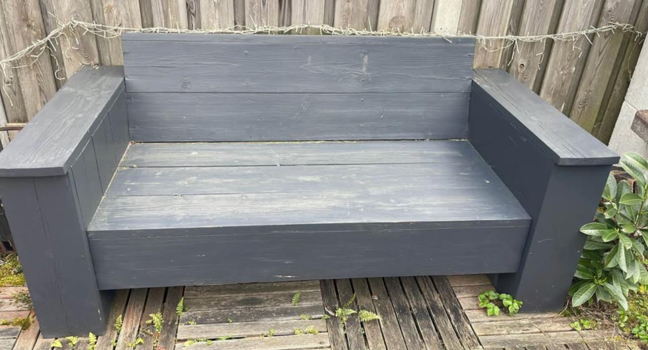 Houten banken 2 stuks incl kussenset en kussen kist