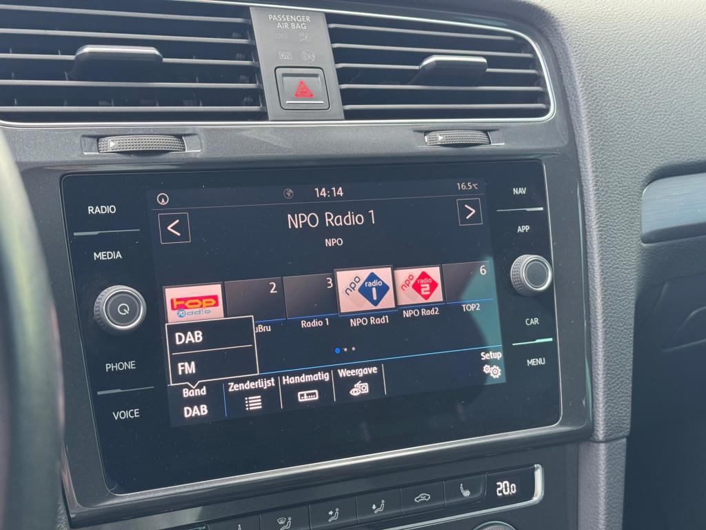 Volkswagen Golf 1.0 tsi * massage stoel * camera * carplay * stoelverwarmin