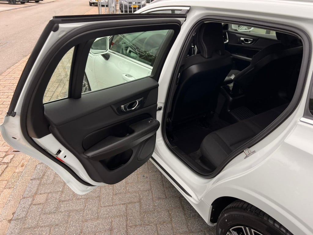 Volvo V60 2.0 t6 recharge awd r-design