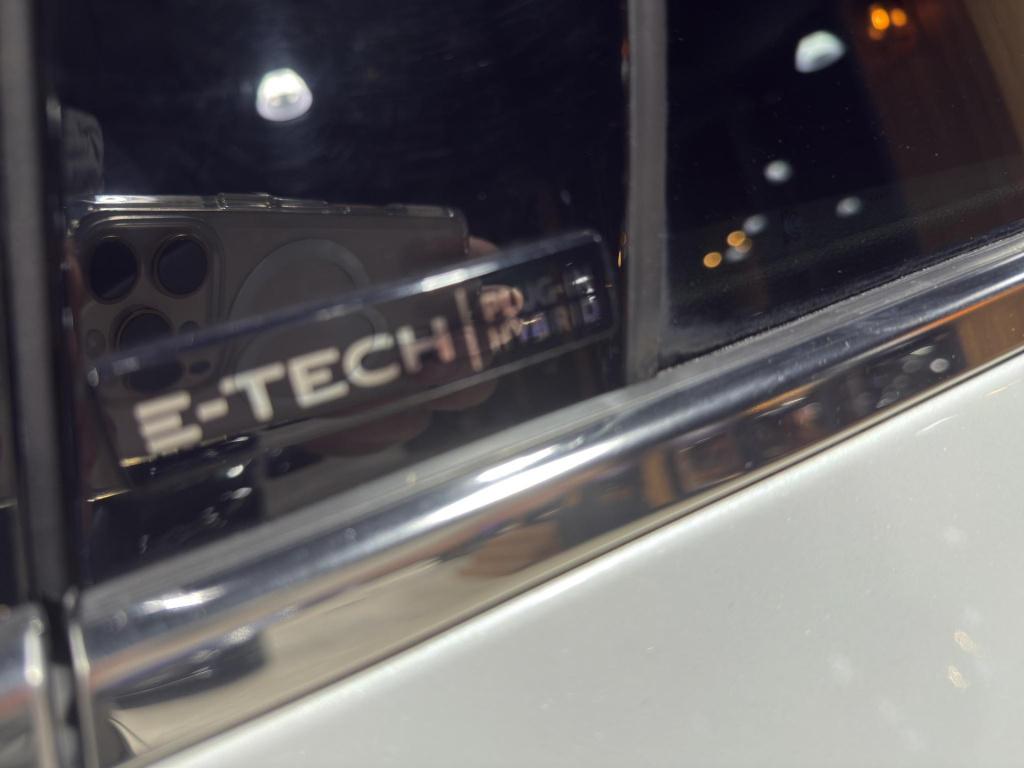 Renault Captur e-tech plug-in hybrid initiale panoramadak | leder | bose | 