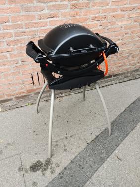 Weber Q100 gas barbeque