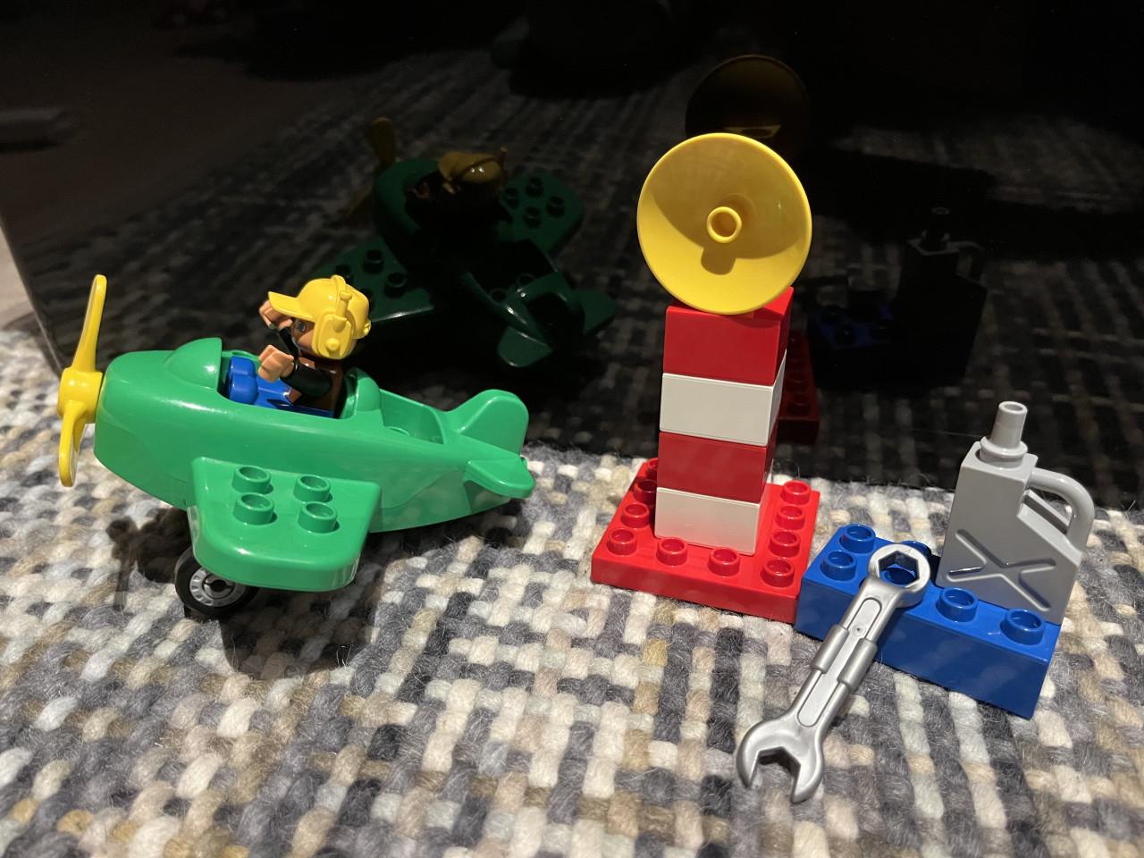 Duplo vliegveld 10590 & klein vliegtuig 10808