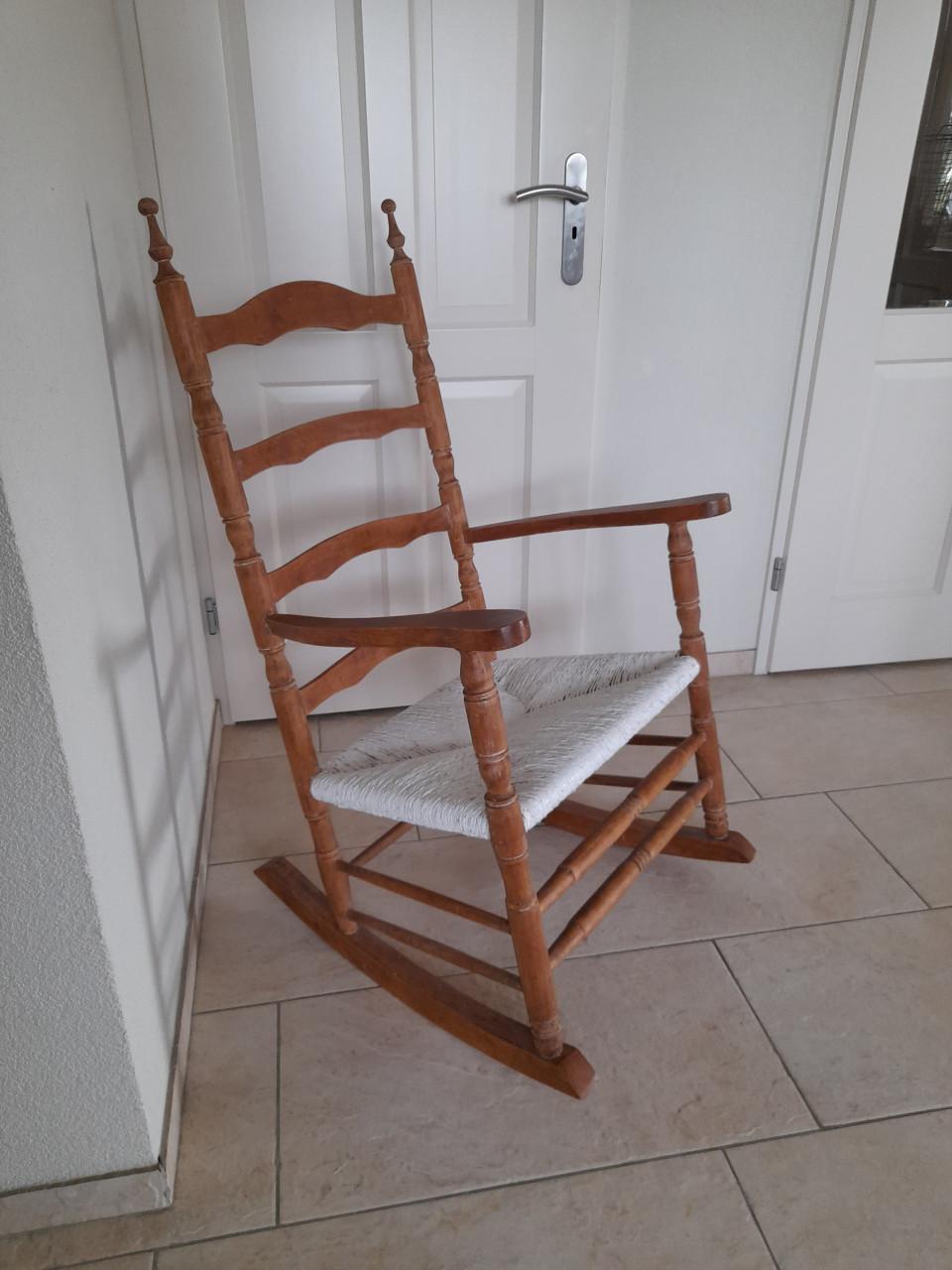 Vintage Schommelstoel ( in goede staat )