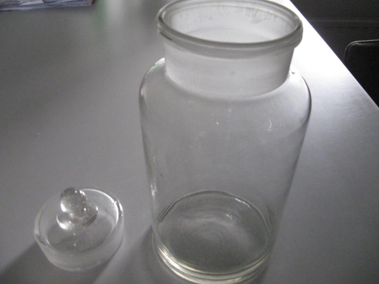 Oude glazen snoeppot