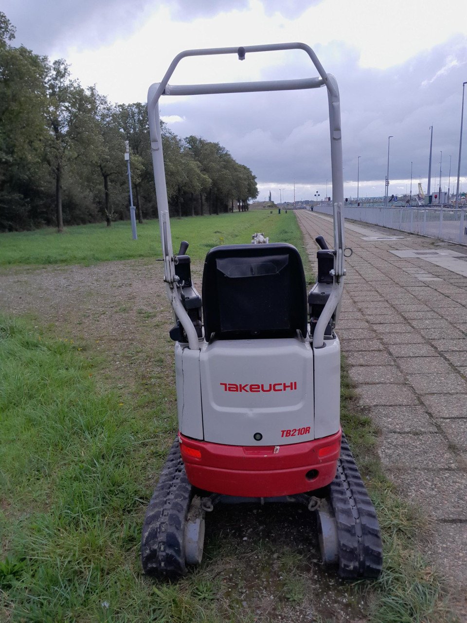 Te huur minigraver 1 ton