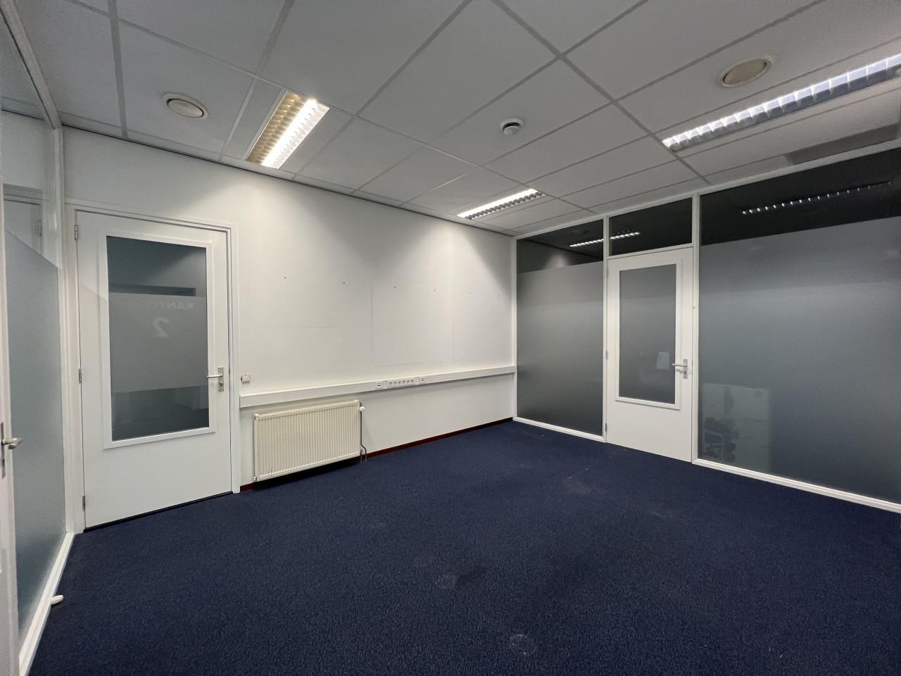 90m2 nette kantoor/bedrijfsruimte aan de Dr.A.F.Philipsstraat 13E in Goes