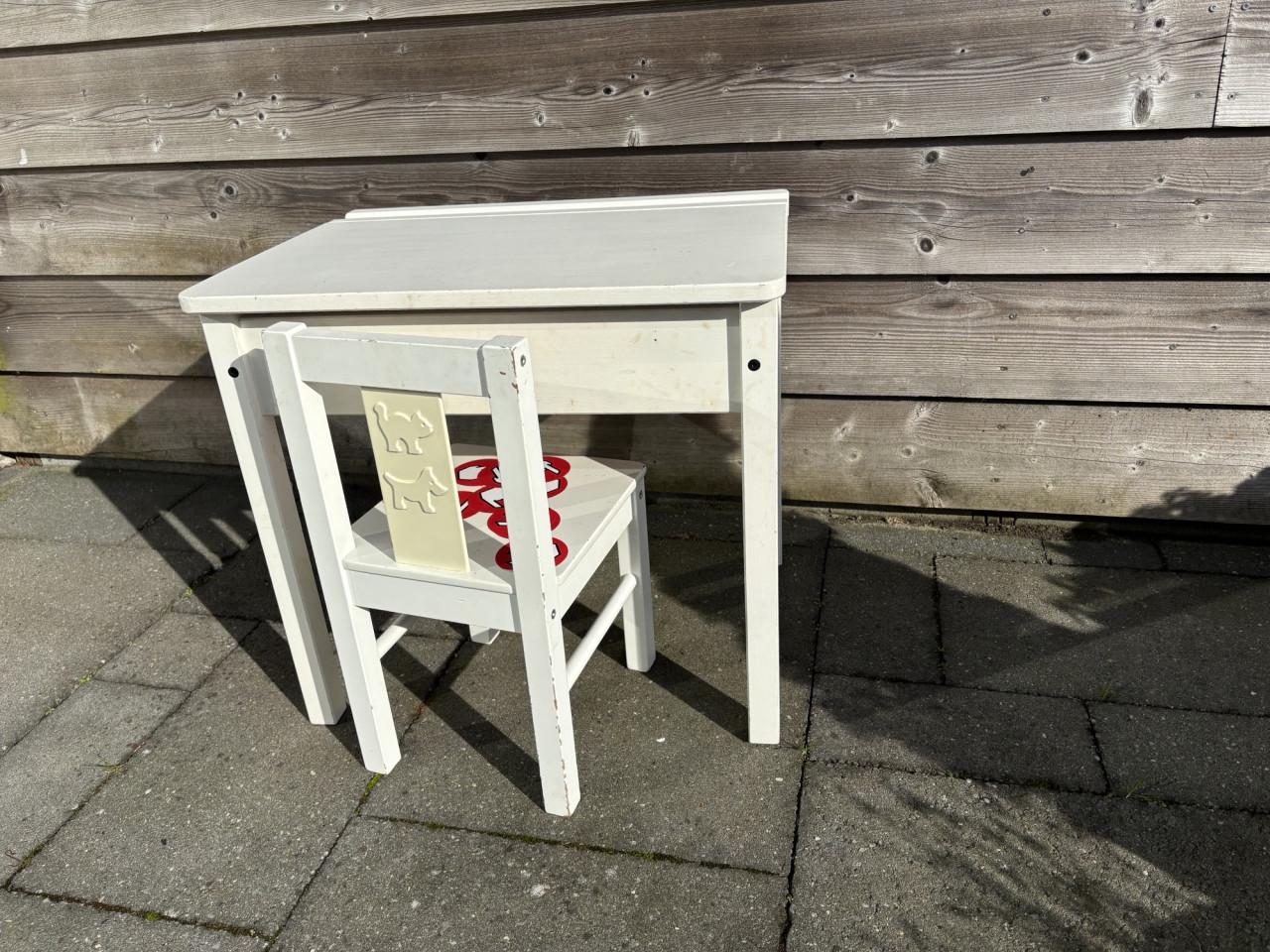 Kinderbureau met stoel