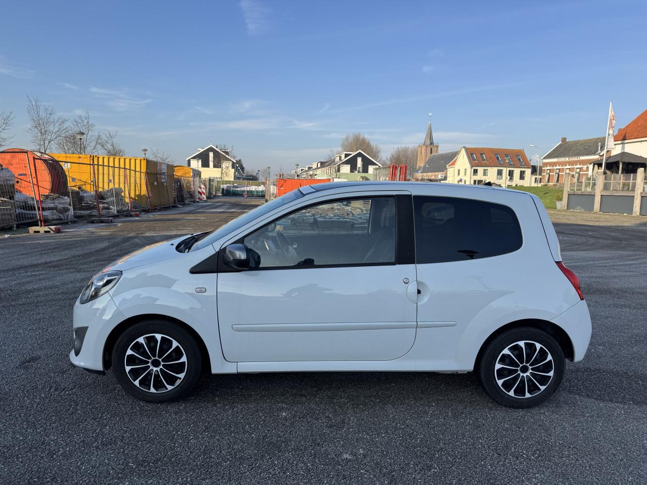 Renault Twingo 1.2 benzine met schuifdak en airco!