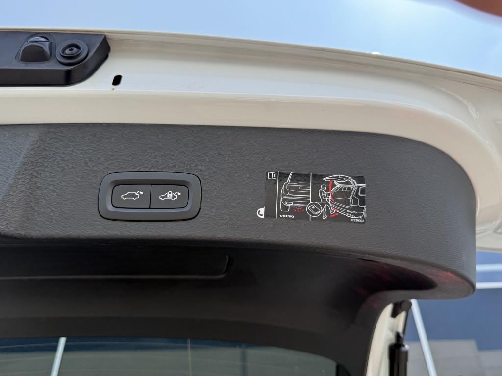 Volvo XC40 t5 262pk recharge ultimate dark |leder+ memory| camera| h&k soun