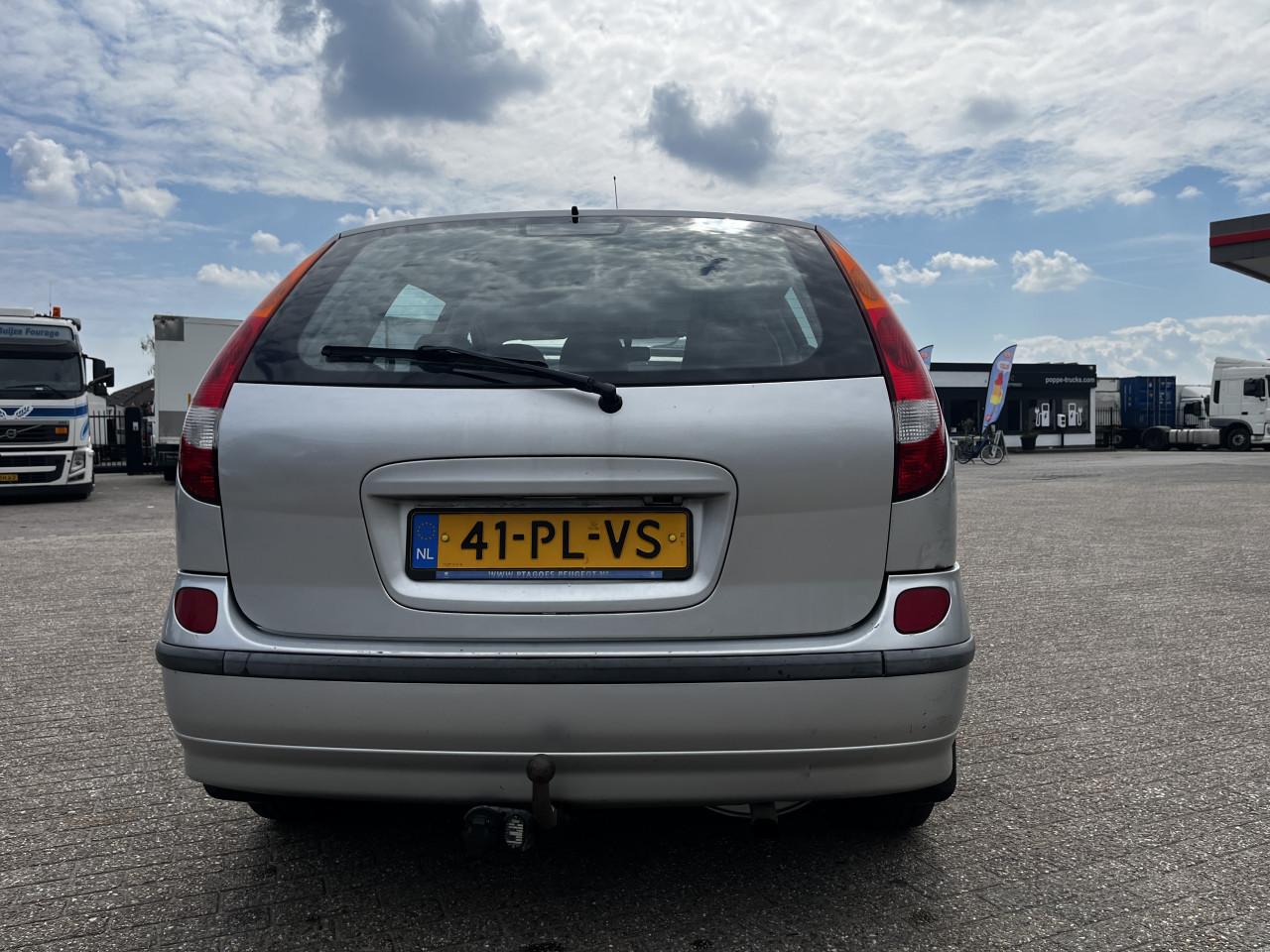 Nissan Almera Tino