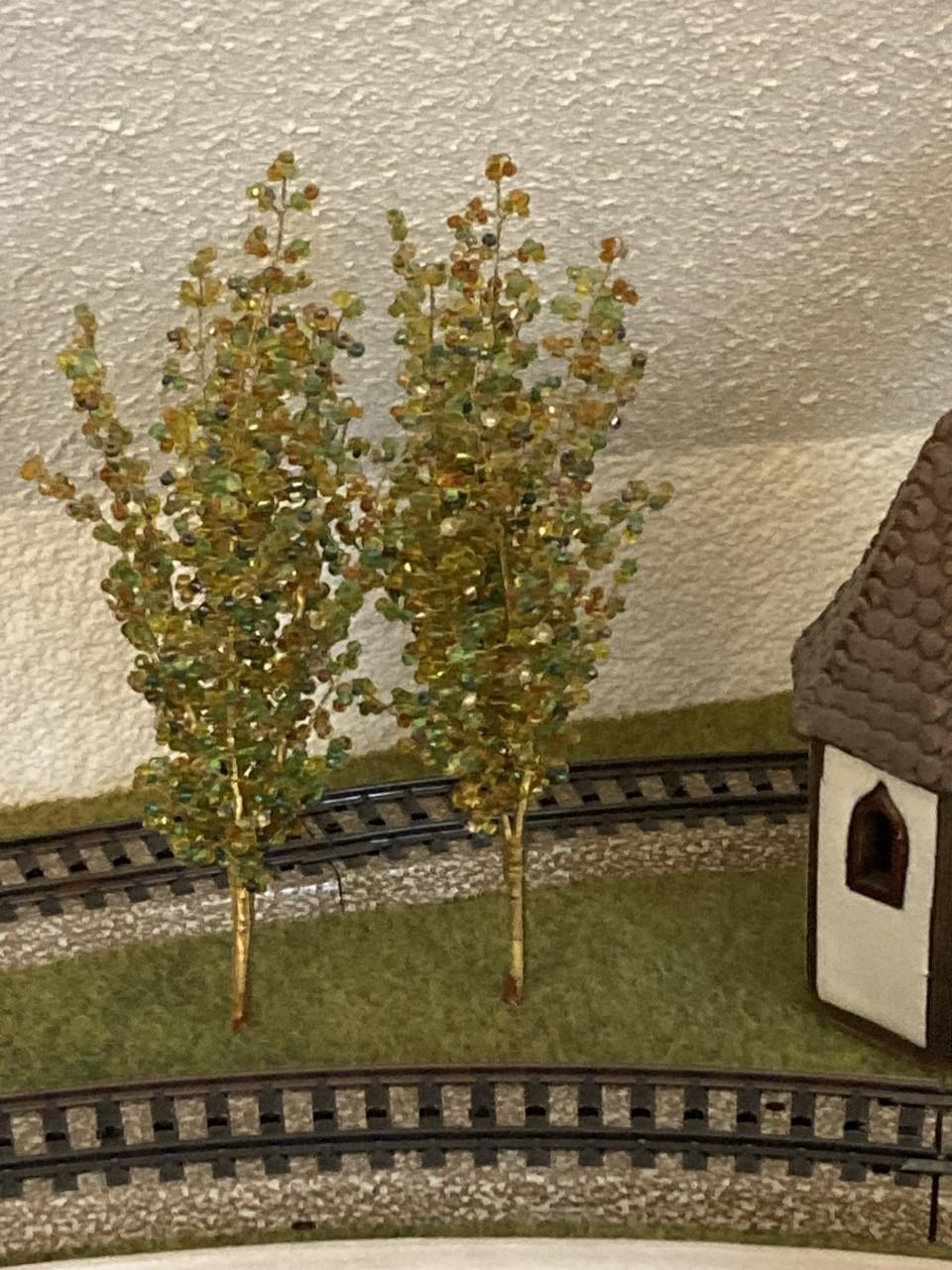 Kralenboompjes op schaal Ho-spoor