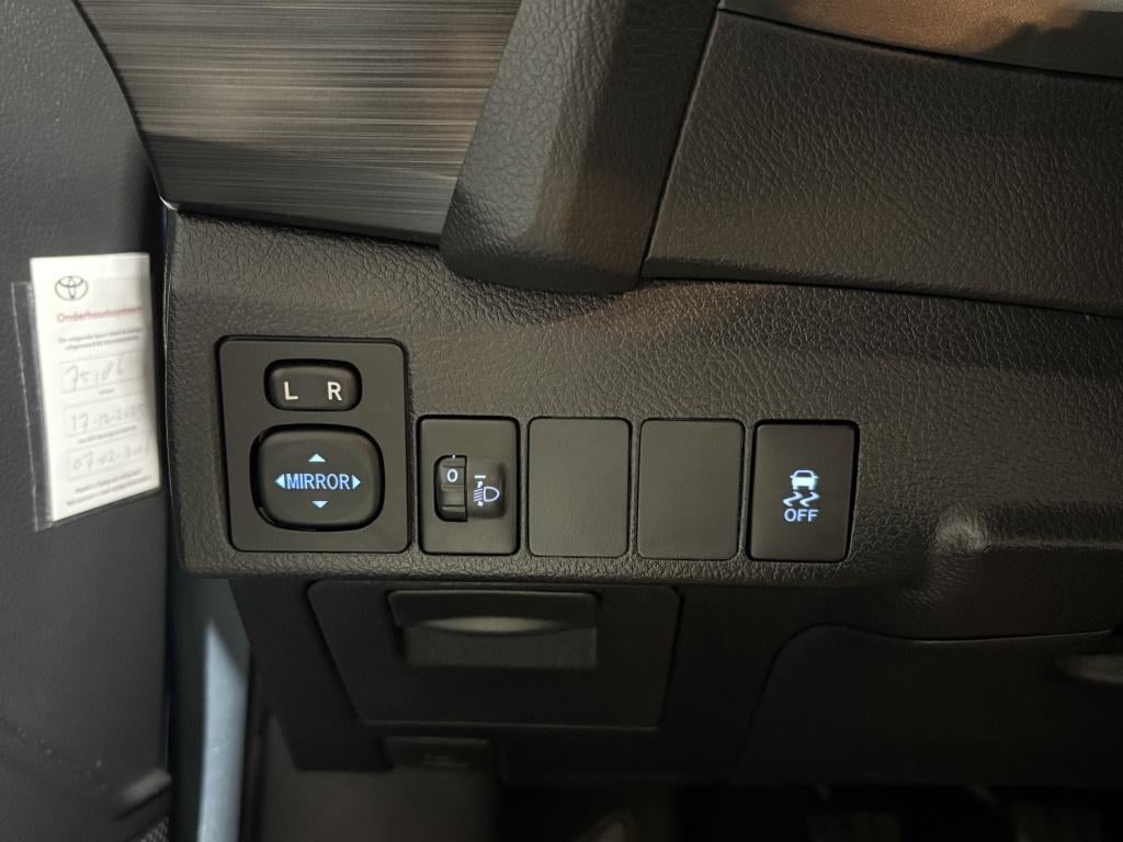 Toyota Auris 1.6 now | lage km-stand |