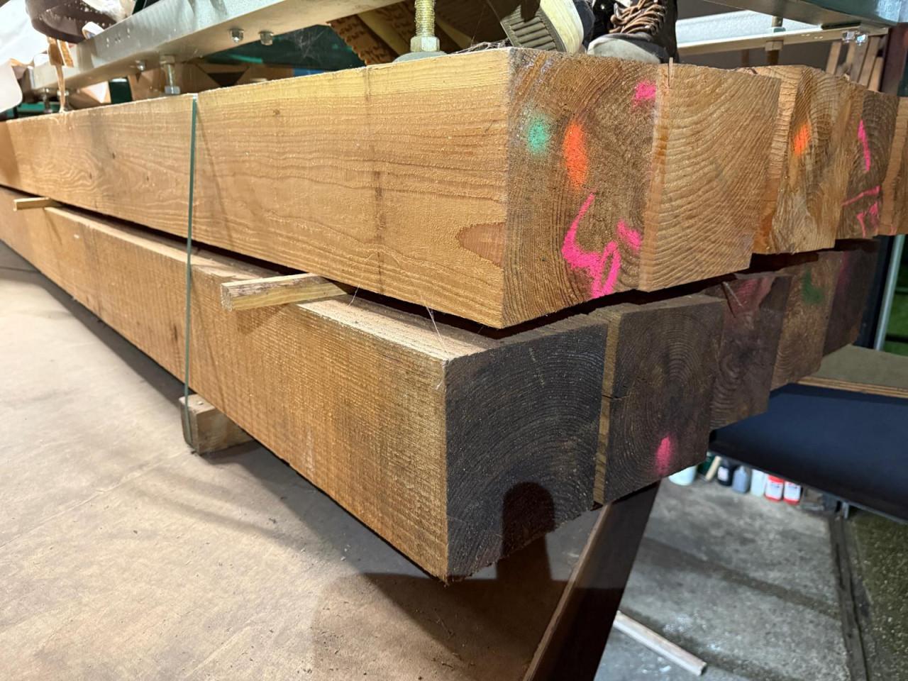 Douglas balken 200x200 , 5meter, 10 stuks €1200