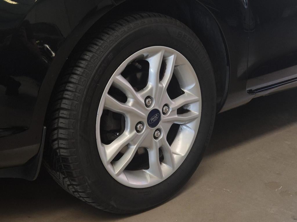 Ford Fiesta 1.25 / nieuwe db riem / parkeersensoren / stoelverwarming