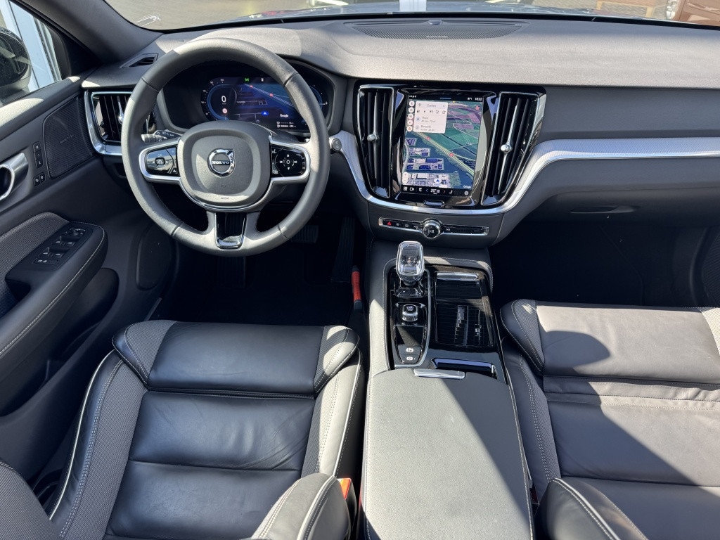 Volvo V60 t6 398pk recharge plus dark| panodak| adap.cruise| trekhaak| 36